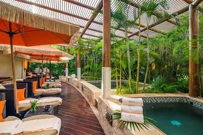 Image de Four Diamond Hotel. Family friendly beachfront oasis.