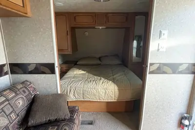 Image de In G. B. For work? Tired of the motel scene?