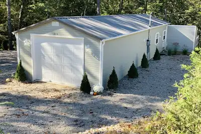 Image de Cozy Hot Tub Cottage!