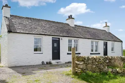 Image de A lovely detached cottage with beautiful views in a peaceful location.