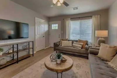 2-Bedroom Cottage w/ King bed