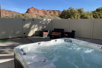 Image de Gorgeous New Townhome with Hot Tub