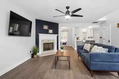 Image de Stylish 4 Bedroom Home | 12 mins from Downtown Atl