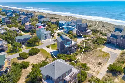 Image de Modern semi-oceanfront beach house with private hot tub - steps to sand, dogs Ok