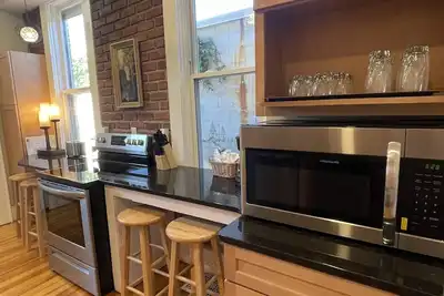 Image de Dubuque Luxury Rental Suite 107 Farmers Market