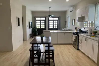 Image de The Cedar Canalfront Penthouse