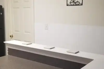 Image de Belle maison de 3 chambres à l'intérieur de Saw Creek Estates près de la piscine Vip avec une connexion Wi-Fi