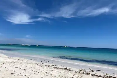 Image de Beach Haven - light, cosy and close to the beach