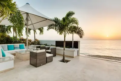 Image de Dolphin Beach House - Stunning Beachfront Luxury 6-bedroom Villa in Barbados