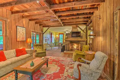 Image de Rustic Cabin in the Woods: 2-Acre Fishing Pond!