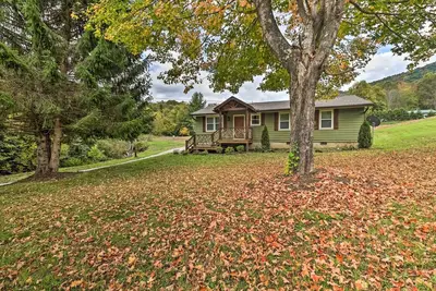 Image de Newland Retreat w/ Creek, Near Hiking + Wineries!