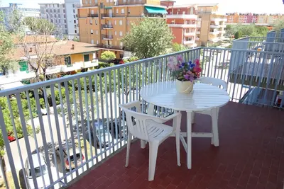 Image de Appartement cosy avec terrasse à 350m de la mer