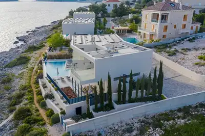 Image de Villa Valiosa - superbe villa en bord de mer avec piscine et sauna pour dix personnes