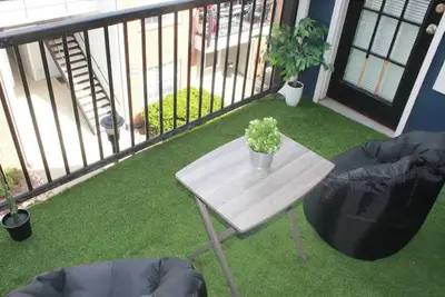 Image de Lovely Luxury  2 bed rooms 2 baths unit courtyard view