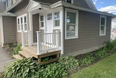 Image de 3bed -1 bathApartment in town mins to Umf or Hospital