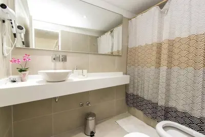 Image de Pacific Building - Apartment with mountain views