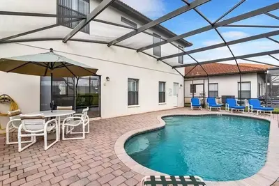 Image de 557 - Impressive Two Story Private Villa with South Facing Pool
