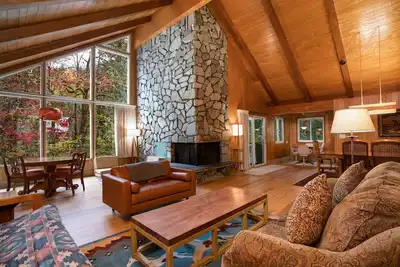 Image de Large Salmon Creek Home • Mt Hood Ski, Hike & Golf