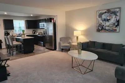 Image de Lee's Place Brand New 2br Townhouse w/free parking