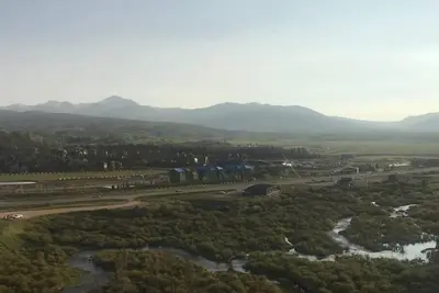 Image de Covered Parking, Cozy, spacious with beautiful views on the bus line