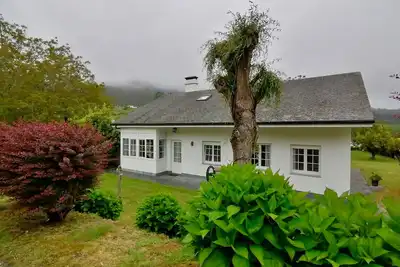 Image de Beautiful, private villa with expansive garden close to beaches.
