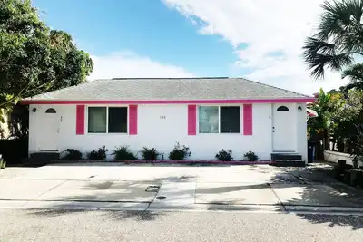 Image de Beach Ave Escape Unit A - just steps from the Beach!