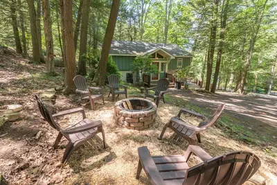 Image de New! Serenity Shores: Lake Area, Dogs Ok, Hot Tub, Fireplace, Fire Pit, A/C!