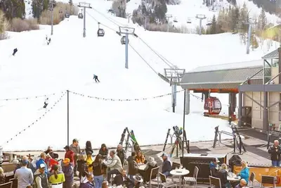 Image de Stylish Aspen Mountain Condo w/ on-site hot tub and mountain views!