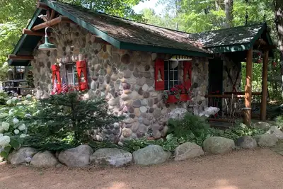 Image de Cozy 3 season cabin with gas fireplace heated floors one bedroom studio