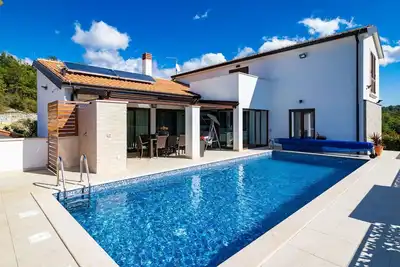 Image de Maison de vacances privée avec climatisation, piscine privée, bain à remous, Wifi, Tv, terrasse