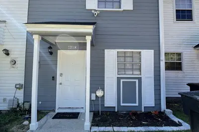 Image de Modern Town Home away from home!