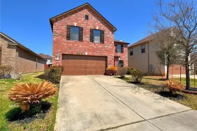 Image de Cheerful 4 Bedroom House with Garage