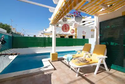 Image de \"Villa Alagoa\" avec piscine, Wi-Fi, climatisation et jardin.