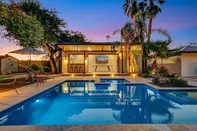 Image de Upscale Remodel - Walk to Asu; Pool & Pickleball