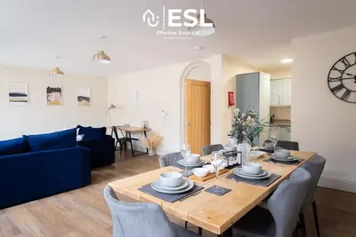 Image de Apt26SQ Central, 2 Bedroom Apartment with Parking