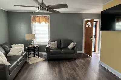 Image de Danville Va cozy DanRiver Mill Home, walking distance to Casino