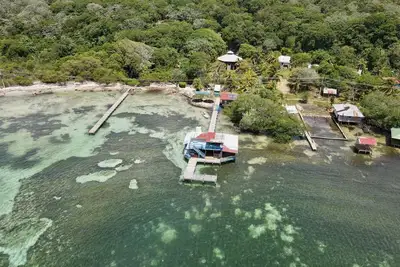 Image de Beach house in st Helene. Same property as channel bar and grill.