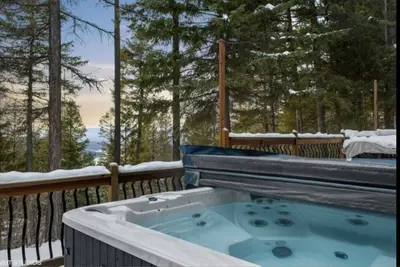 Image de Blue Ridge Private Cabin: Hot Tub, Fire Pit, 12 Acres, Slopes & Winery