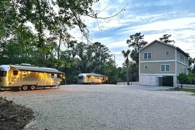 Image de Large Home w 2 Airstream Glampers & Spa near Beach & Downtown