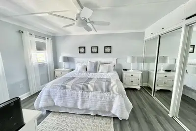 Confortable Beach  Apartment, by the ocean with a pool