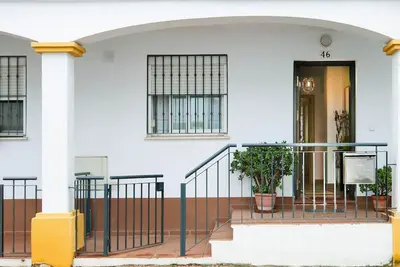 Image de Maison confortable de 3 chambres Ă La.