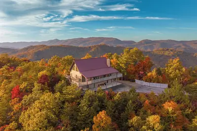 Image de Smoky Mountain Summit, Amazing Mountain Views, $560 Free tickets each paid day!