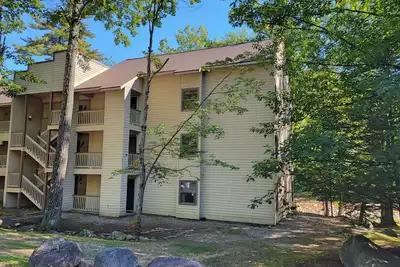 Image de Riverside, deck, view, pool, swimming hole, tennis. Re305 by Lrs