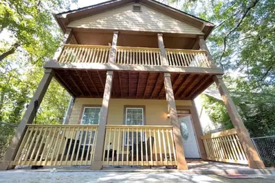 Image de Spacious, In Town 3 Bedroom Home