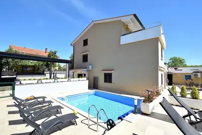 Image de Appartement de vacances Appartement Zrinka au rez-de-chaussée avec piscine