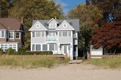 Image de Beach House steps from sand & Amazing Views