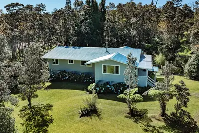 Image de In the Heart of Volcano Village