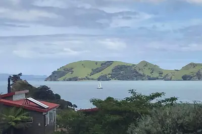 Image de Coromandel Beach Bach with sea views, close to sugarloaf boat ramp
