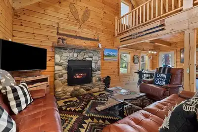 Image de Log cabin with game room by skiing & lake
