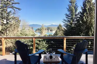 Image de I'm Your Huckleberry. . . or. . . Guemes Island Cabin with stunning views